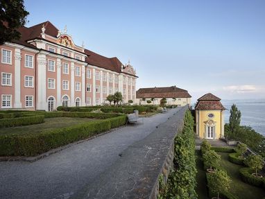 Neues Schloss Meersburg, Blick über die Schlossterrasse