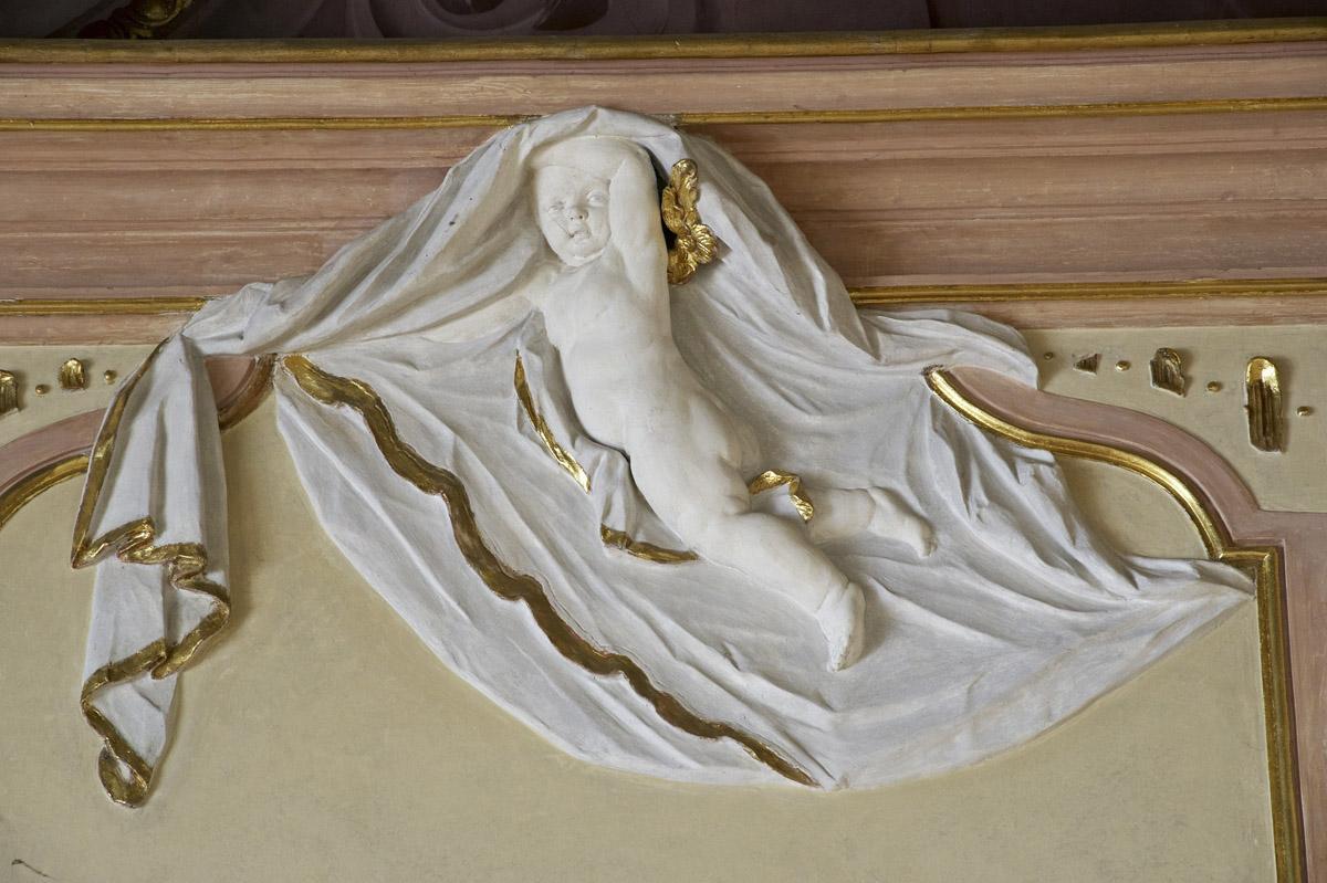 Stuckdetail mit Goldschmuck und Putto im Festsaal des Neuen Schlosses Meersburg, Foto: Staatliche Schlösser und Gärten Baden-Württemberg, Arnim Weischer