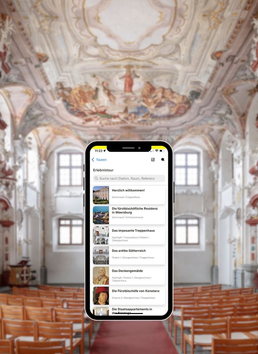 Neues Schloss Meersburg, Smartphone mit Tourstation in der Schlosskirche