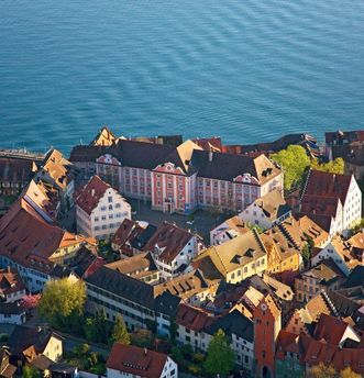 Luftansicht vom Neuen Schloss Meersburg