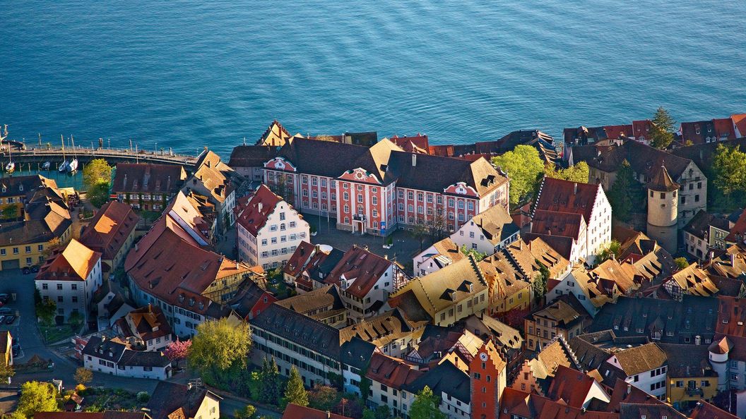 Neues Schloss Meersburg, Luftaufnahme mit Bodensee