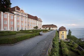 Neues Schloss Meersburg, Blick über die Schlossterrasse