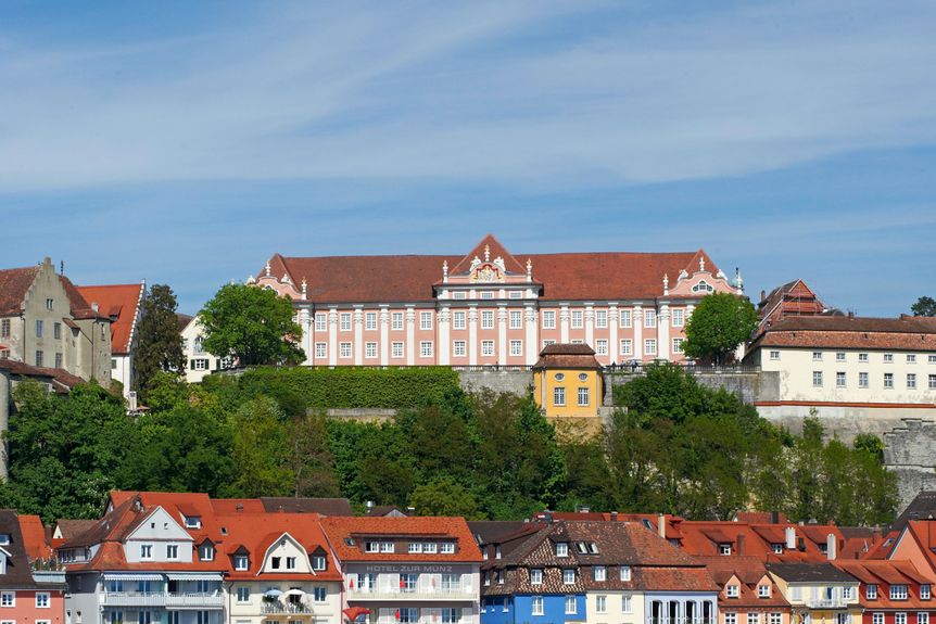 Neues Schloss Meersburg, Außenansicht, Blick vom Bodensee auf das Neue Schloss