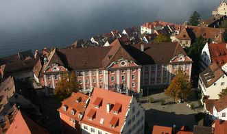 Luftaufnahme des Neuen Schlosses Meersburg